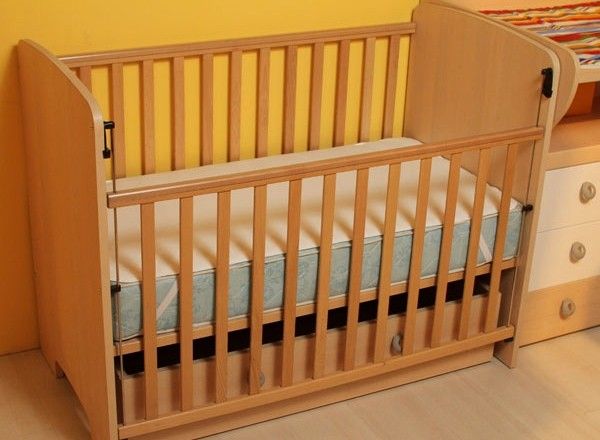 Washable Waterproof Mattress Protector for Babies and Kids, with or without Elastic Straps; Reusable Breathable Soft Cotton Mattress Protection Sheet for Heavy Menstruation; Thin Non Slip Waterproof Underpad for Bassinet, Crib and Children Bedwetting; Toddler Moisture Barrier Bed Puddle Pad; Machine Washable Eco Friendly Alternative to Disposable Mattress Covers