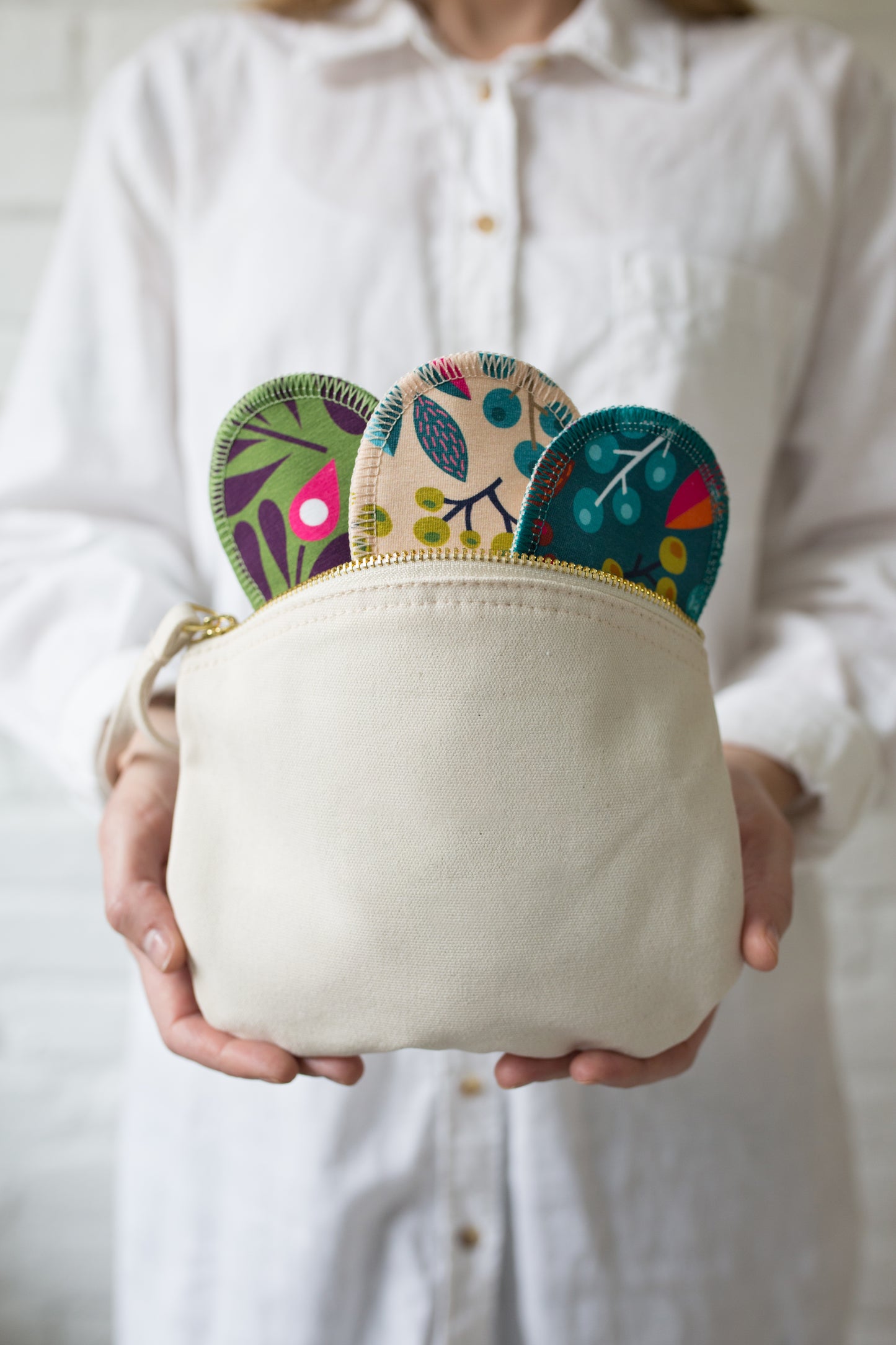 Washable Sanitary Organic Cotton Storage Bag for Discreetly Storing Reusable Cloth Menstrual Period Pads for Women and Washable Feminine Daily Panty Liners for Vaginal Discharge when not in use