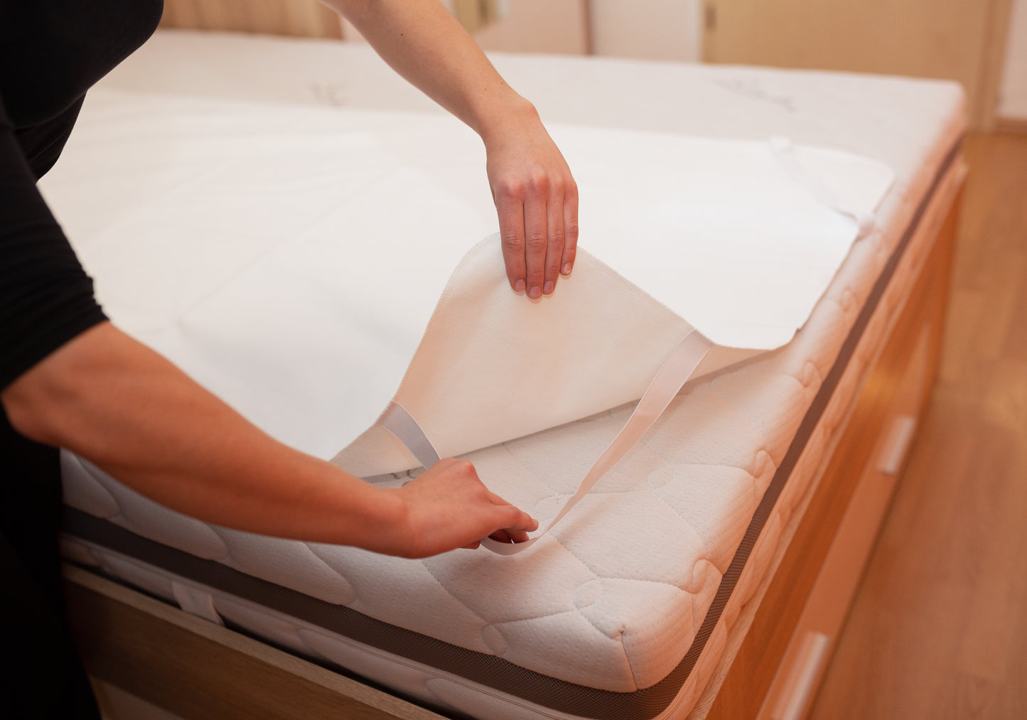 Washable Waterproof Mattress Protector for Single/Twin Size Bed, with or without Elastic Straps; Reusable Breathable Soft Cotton Mattress Protection Sheet for Heavy Menstruation; Thin Non Slip Waterproof Underpad for Adults, Elderly and Children Bedwetting; Incontinence Moisture Barrier Bed Pad; Machine Washable Eco Friendly Alternative to Disposable Mattress Covers